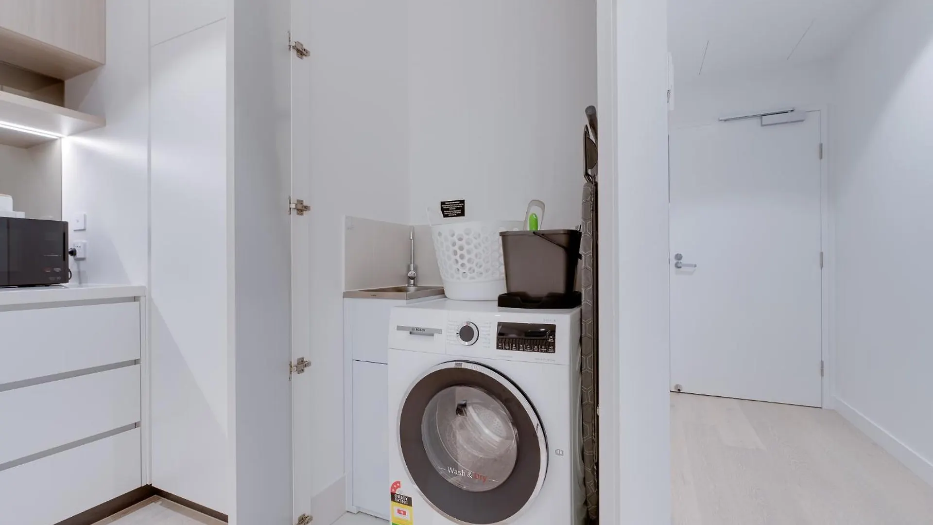 Modern - 1 Bedroom Stay In Queen'S Wharf Walk To Casino Brisbane 0*,  Australia